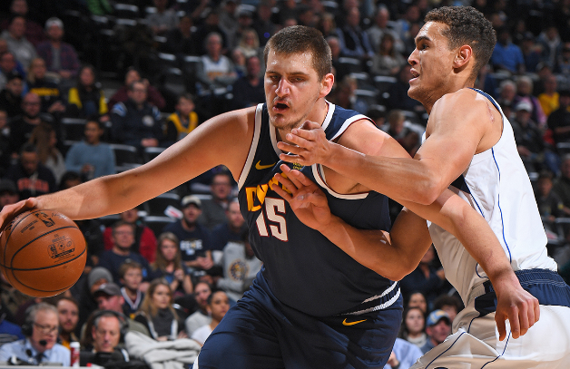 持球牵制 持球牵制